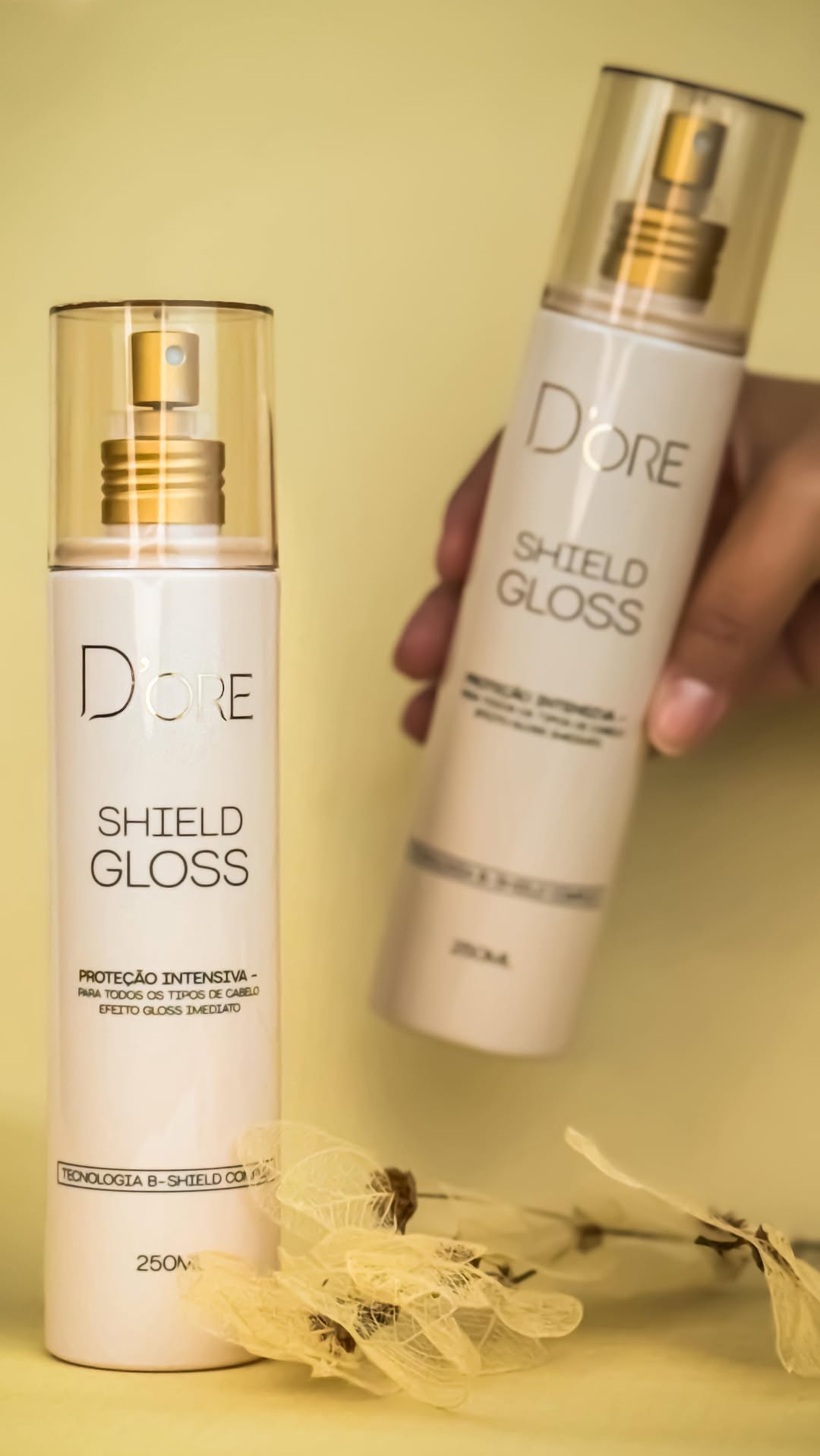 Frascos do tratamento Shield Gloss, da D'ore, usados no estúdio